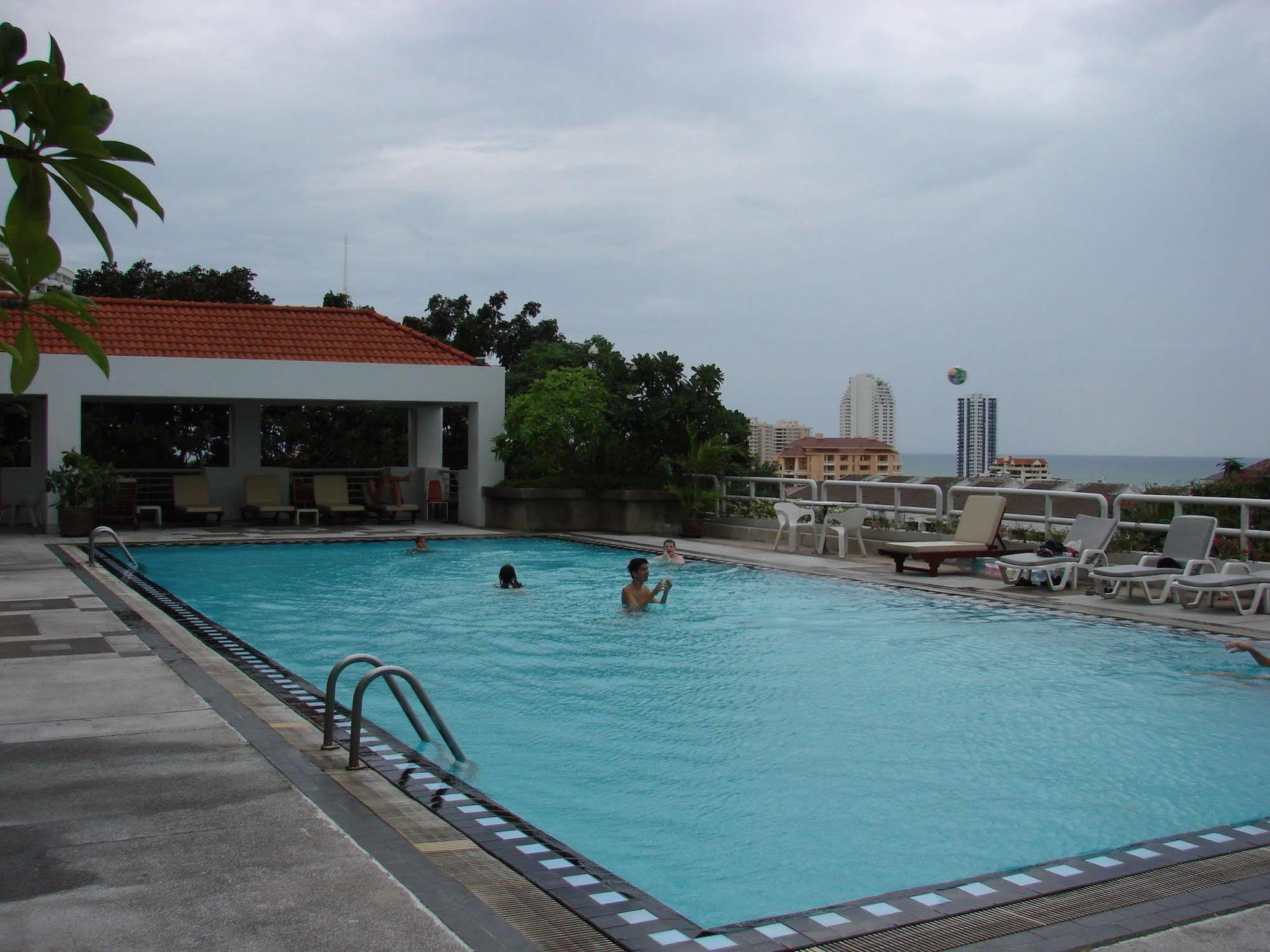 Appartement Abricole At Pattaya Hill Extérieur photo