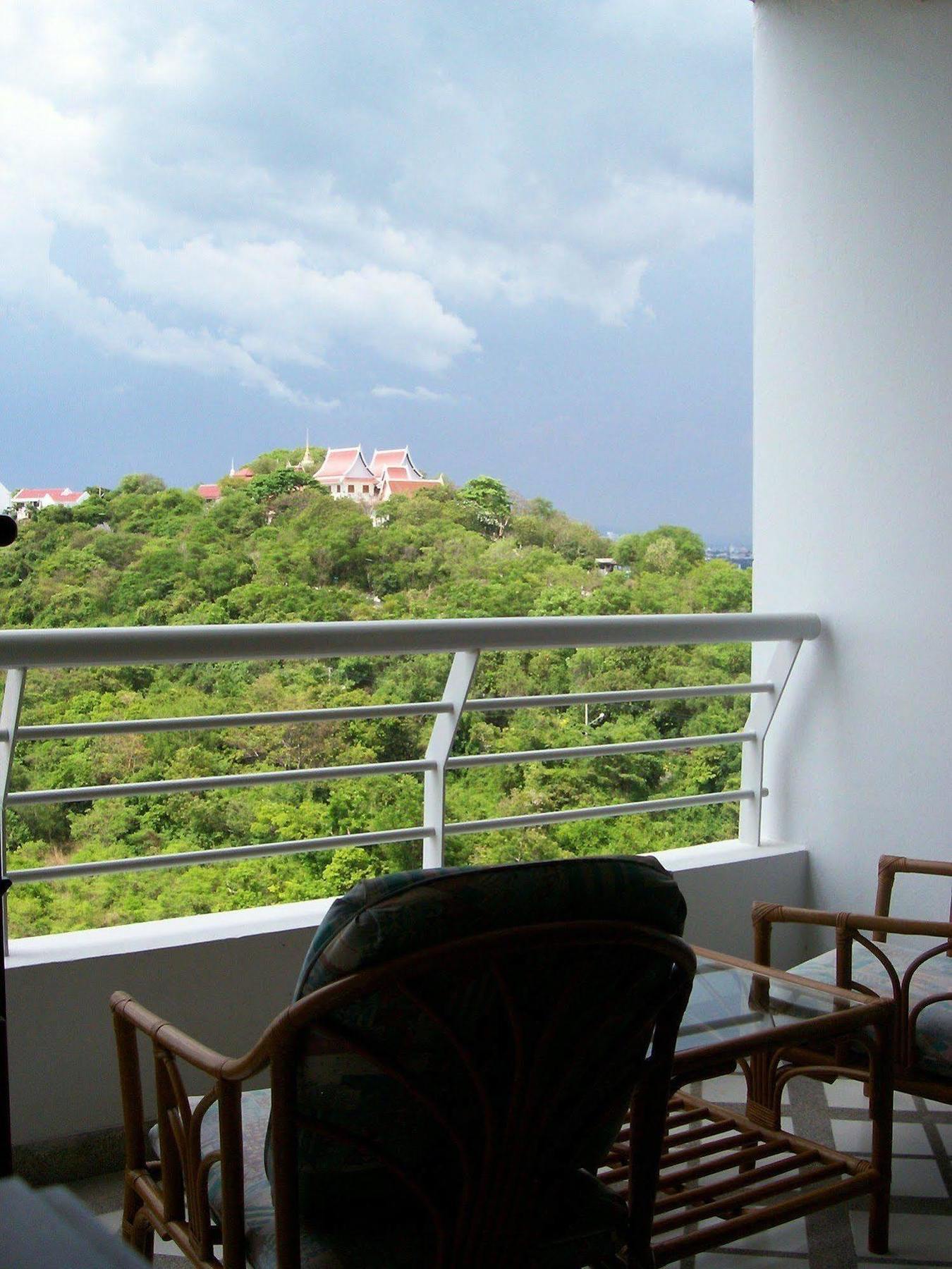 Appartement Abricole At Pattaya Hill Extérieur photo