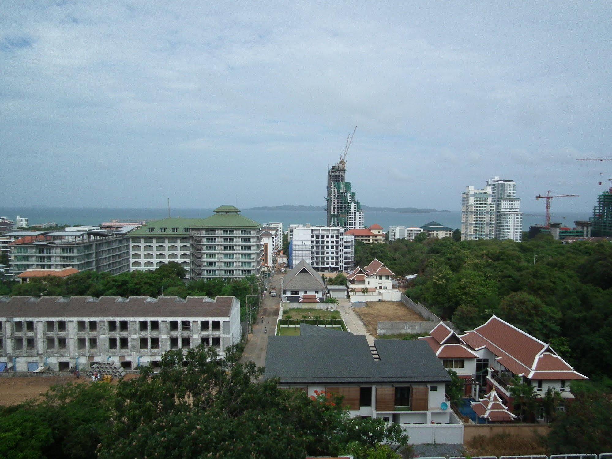 Appartement Abricole At Pattaya Hill Extérieur photo